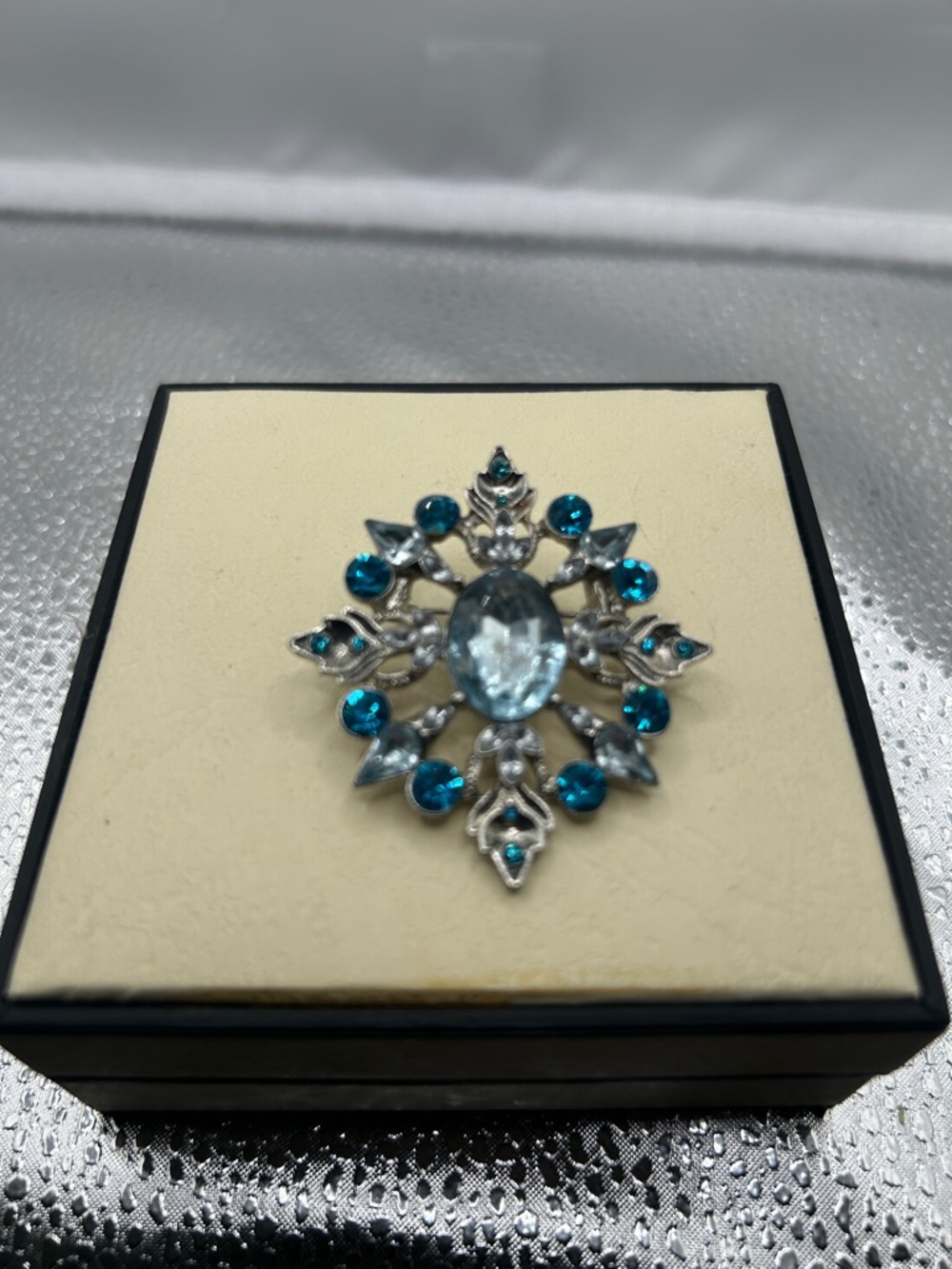 Vintage Large  blue brooch clear rhinestones starburst design elegant evening